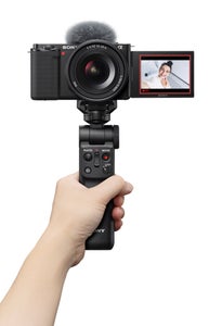 Sony 10-20mm F4 G PZ on Sony ZV-E10 vlog style